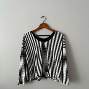 VETTA Monochrome Striped Crew Neck Top